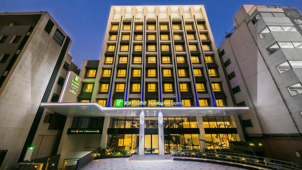 Holiday Inn Express Taichung Fengchia By Ihg Esterno foto