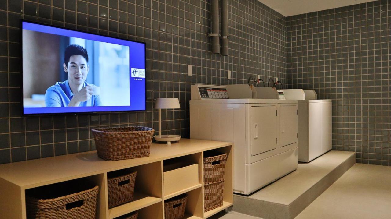 Holiday Inn Express Taichung Fengchia By Ihg Esterno foto