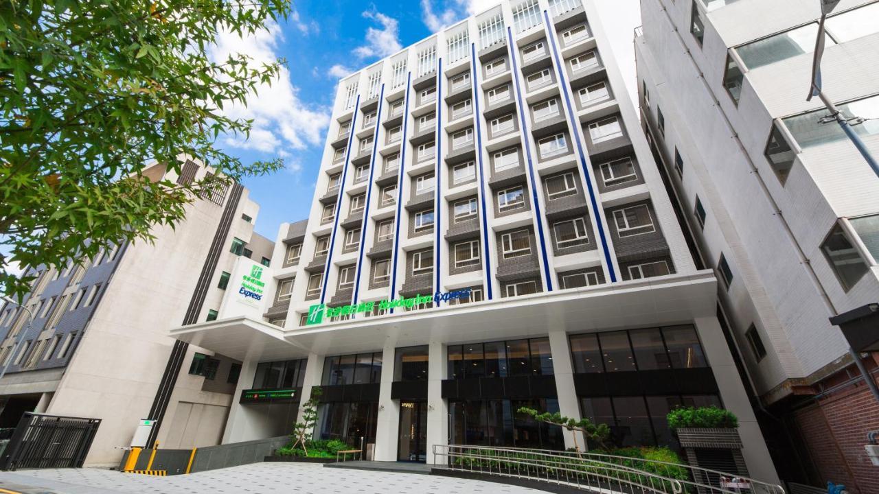 Holiday Inn Express Taichung Fengchia By Ihg Esterno foto