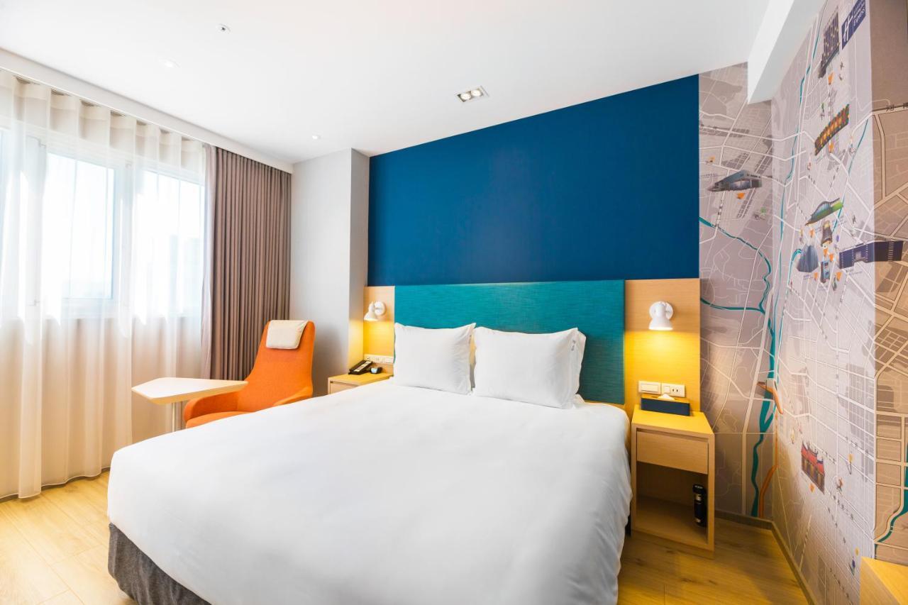 Holiday Inn Express Taichung Fengchia By Ihg Esterno foto
