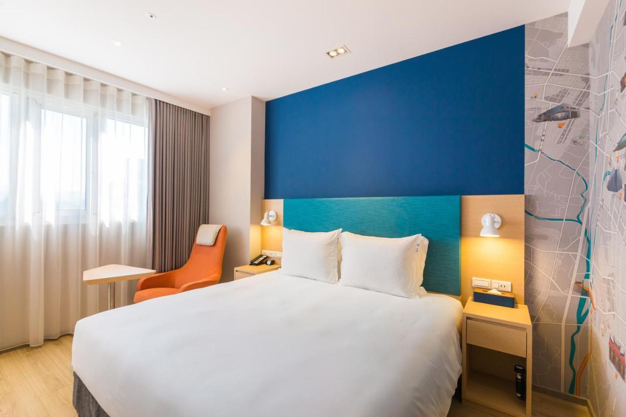 Holiday Inn Express Taichung Fengchia By Ihg Esterno foto