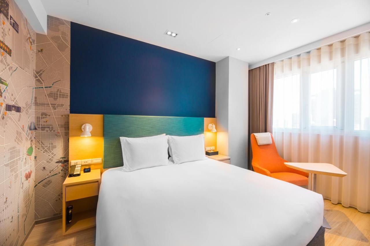 Holiday Inn Express Taichung Fengchia By Ihg Esterno foto