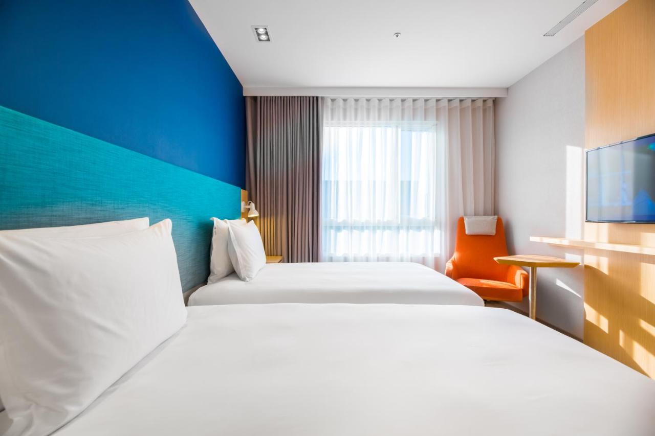 Holiday Inn Express Taichung Fengchia By Ihg Esterno foto