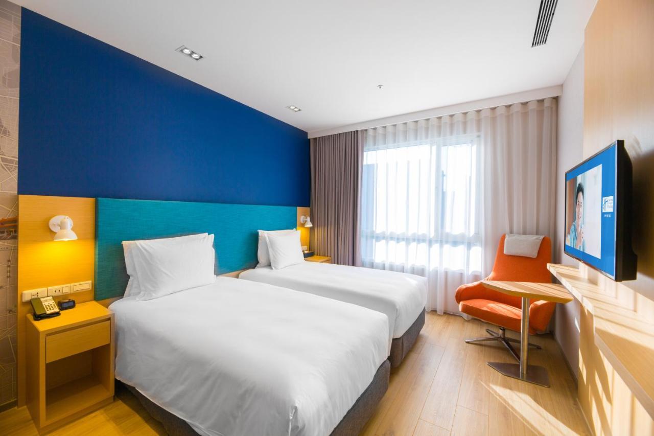 Holiday Inn Express Taichung Fengchia By Ihg Esterno foto