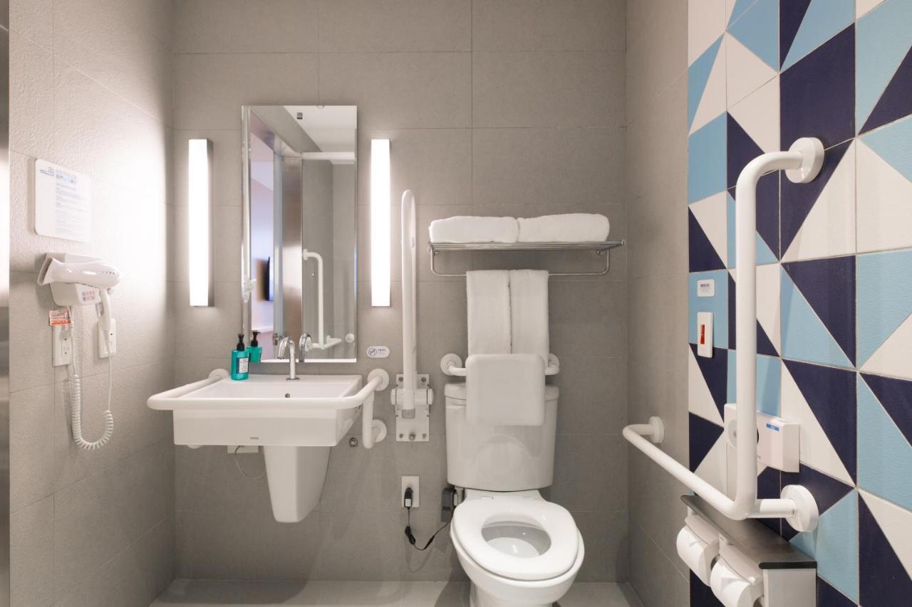 Holiday Inn Express Taichung Fengchia By Ihg Esterno foto
